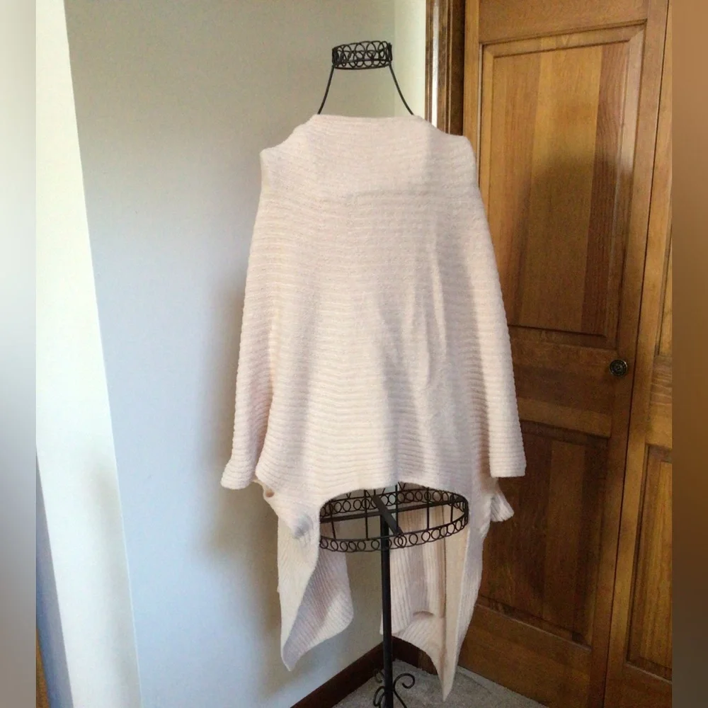 Soft tan chenille shrug, O/S - Picture 3 of 4